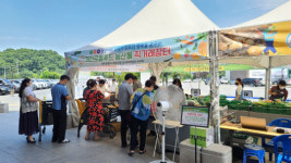 제천시 제천로컬푸드 이마트 앞 직거래장터 운영