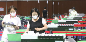 [포토] 투표지분류기 점검
