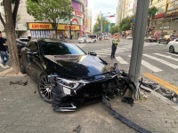 대전 서구 둔산동 백화점 사거리서 교통사고…4명 부상