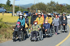 [사진뉴스] 충남지체장애인협회 홍성군지회, 제22회 중증장애인 휠체어 등반대회