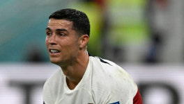 호날두, 경기장 떠나며 