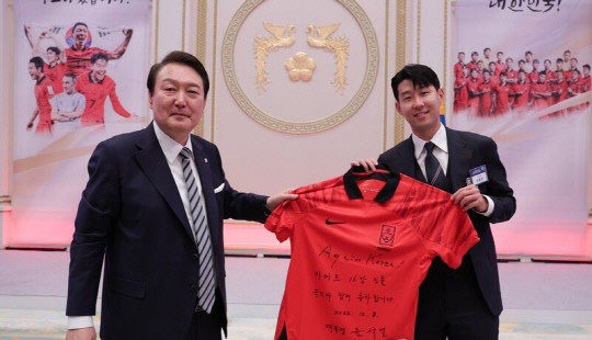정몽규 회장 축구 인생 30년 회고록 축구의 시대 출간, 온라인 커뮤니티 반응 싸늘