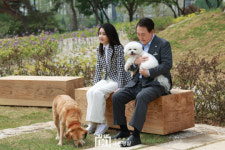 尹대통령 내외, 새롬이와 동물농장 출연 사지 말고 입양하세요