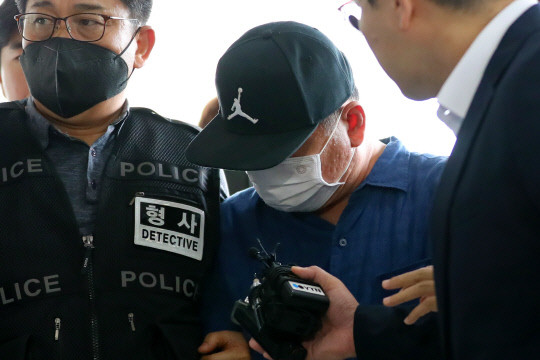 은평구 아파트에서 이웃 살해 혐의, 백씨 경찰에 구속되어 살인 혐의 구속영장 발부