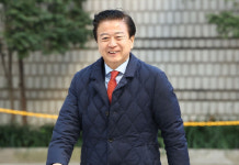 與 '뇌물수수 혐의' 노웅래에… 