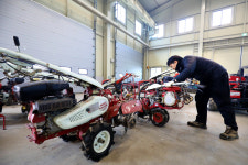 [포토] 영농철 맞아 분주해진 농기계 정비