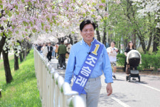 [4·10 총선 레이더]  조승래, 48시간 마라톤 유세 돌입…시민 일상 곳곳 누빈다