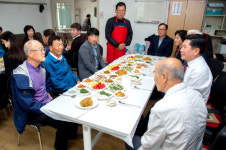 제천시 일일 평균 3727명의 노인들에게 점심 제공