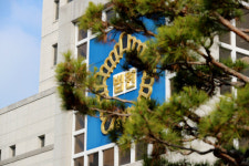 "코로나 백신 맞고 탈모" 행패부린 30대, 실형→집행유예