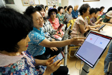 [포토] 도전! 경로당 퀴즈왕