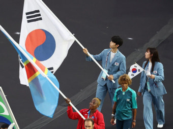 폐회식서 태극기 펄럭…기수 박태준·임애지 앞세운 '팀코리아' 등장