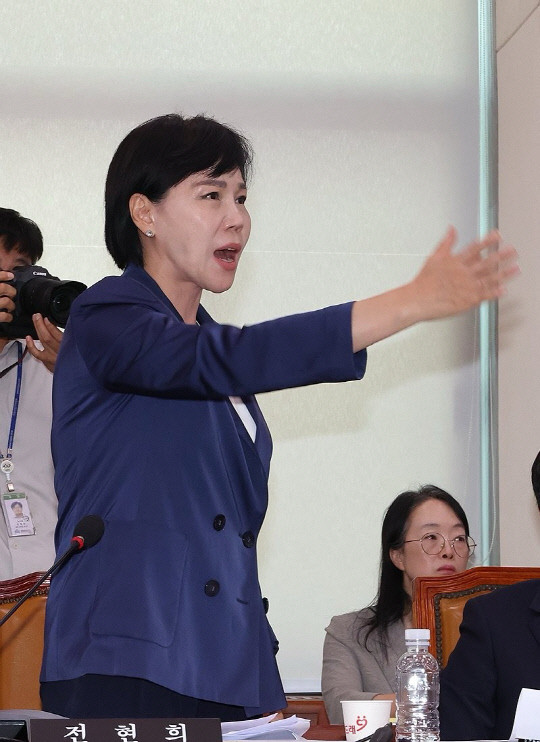 전현희, 윤석열 대통령과 김건희 여사 비방한 발언에 대통령실과 더불어민주당 사과 요구