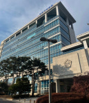 청주서 야구 방망이로 차 부수고 차주 때린 외국인들 실형