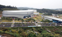 경찰, 이기흥 의혹 대한체육회·진천 선수촌 압수수색