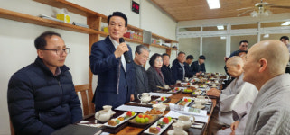 백성현 논산시장, 양촌 법계사 방문