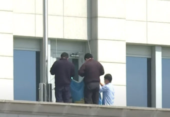 봉황기 내리며 망연자실한 대통령실, 윤 전 대통령 파면에 충격