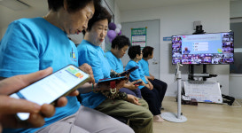 [포토] 스마트해진 어르신들 퀴즈로 소통하다