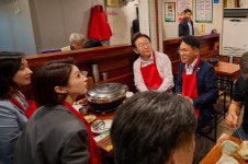 李 대통령, 시정 연설 이후 대구탕집 깜짝 방문… 체감 경기 살펴