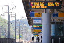 [포토] 덩그러니 선 공주역, 드문 승객 발걸음