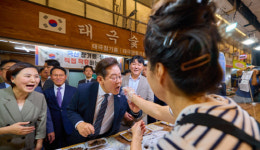 李대통령 소상공인 살아야 경제도 살아… 인천 용현시장 깜짝 방문