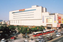[N년전 오늘]  3, 2, 1 발파!…대전 명물 중앙데파트, 추억 속으로