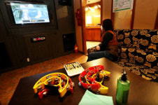 집콕족 확산에 지역 여가업 직격탄…노래방·PC방·당구장 줄줄이 폐업