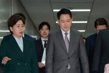국힘, 오늘 의총 개최…장동혁 '절윤 거부' 두고 계파 충돌 전망