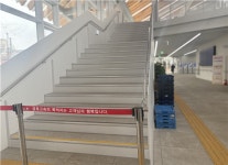 한달째 텅빈 상가… 이용객들 머물 곳 없어요 한숨