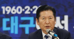 與, 李대통령 자택 매각에 