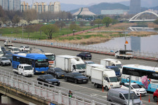 [포토] 원촌육교 공사에 도심 교통 몸살