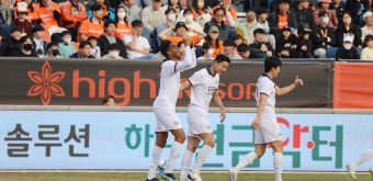 서울과 강원, 열띤 공방전으로 무승부…문선민과 이상헌의 골로 1-1 비긴 경기