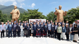 경북 칠곡 다부동 전적기념관에 이승만·트루먼 동상 제막