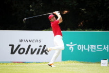 김지윤 프로의 쉽게 치는 골프 <1> 왼발로 밸런스 잡기