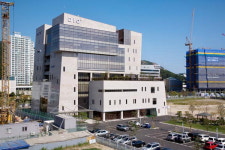 자동차부품업은 적자에 공장 팔고, 첨단소재업은 신사업 박차