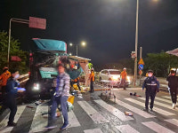 부산 사상구 감전교차로서 6중 추돌사고…7명 중경상