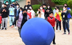 오랜만에 열린 초등학교 가족운동회 “신나요”