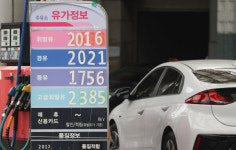 경유값 2000원 시대... 휘발유보다 비싼 서민 기름