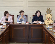 [와이라노]‘11명 중 6명이 여성’ 고성군의회에 무슨 일이