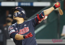 '반즈 QS+한동희 만루포' 롯데, 한화 11-3으로 제압