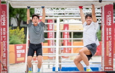 매달리고 넘고…근대5종 장애물경기 첫선