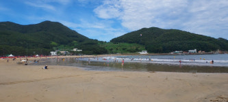 “안전하고 쾌적한 경남 해수욕장에서 무더위 씻으세요”