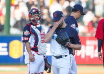 [이준영 기자의 전지적 롯데 시점] 안방서 치욕의 ‘0-23’ 대패…팬들에게 부끄럽지 않은가