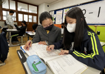 부산 통역지원 학교 11곳뿐… 언어장벽에 갇힌 다문화 아이들