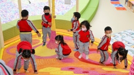 대형그물 뛰놀고, 디지털퍼즐 맞추고…아이들 연신 웃음꽃