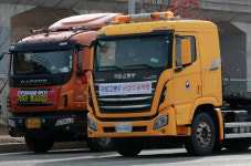 화물연대 16개 지부 파업 출정식...거점 항만 등 물류대란 비상