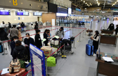 김해공항 국제선 승객 100만 명 돌파...지방공항 처음