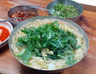 [시인 최원준의 음식문화 잡학사전] <6> 대전칼국수와 기차역