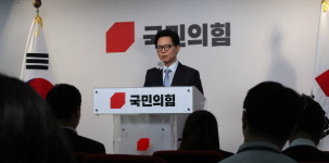 국힘, ‘실언’ 김재원·태영호 징계 절차 착수