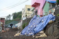 호우로 무너진 천마마을 옹벽