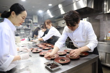 돼지국밥만 있나? 셰프들이 다시 쓴 ‘부산의 맛’